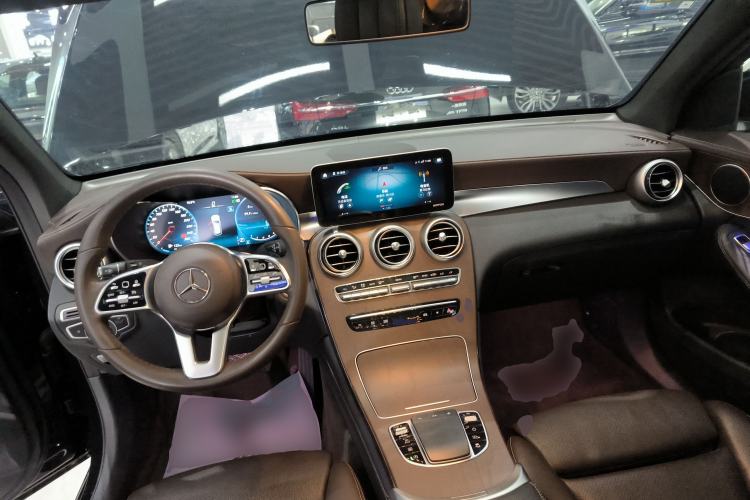 Used Mercedes-Benz GLC 2020 Facelift GLC 260 L 4MATIC Luxury Edition Center Console