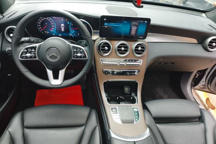 Used Mercedes-Benz GLC 2020 GLC 300 L 4MATIC Dynamic Edition Center Console