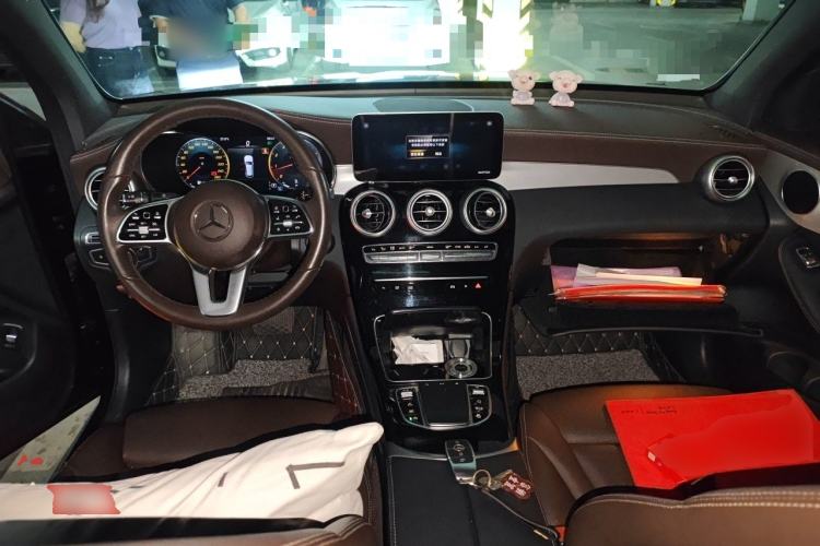 Used Mercedes-Benz GLC 2020 Facelifted GLC 260 L 4MATIC Dynamic Edition Center Console