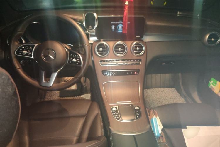 Used Mercedes-Benz GLC 2020 Facelift GLC 300 L 4MATIC Dynamic Edition Center Console