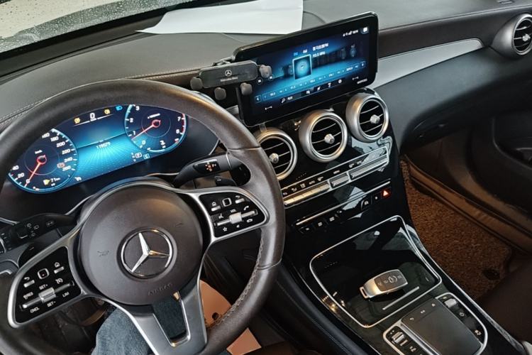 Used Mercedes-Benz GLC 2020 Facelifted GLC 260 L 4MATIC Dynamic Edition Center Console