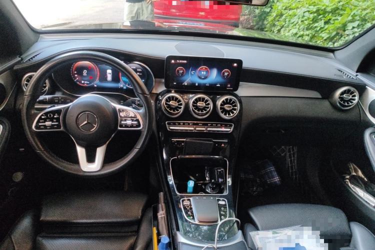 Used Mercedes-Benz GLC 2020 Facelifted GLC 260 L 4MATIC Dynamic Edition Center Console