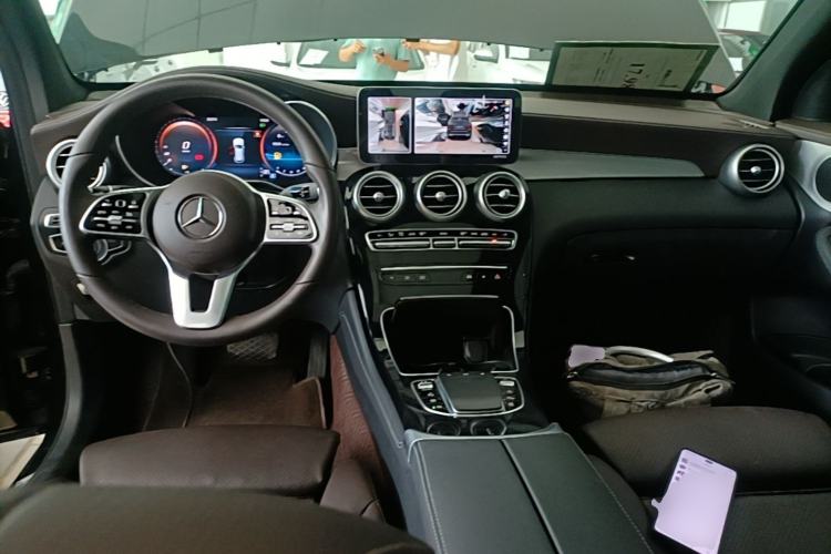 Used Mercedes-Benz GLC 2020 Facelifted GLC 260 L 4MATIC Dynamic Edition Center Console