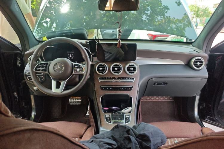 Used Mercedes-Benz GLC 2020 Facelift GLC 300 L 4MATIC Dynamic Edition Center Console