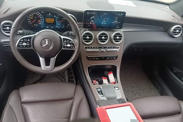 Used Mercedes-Benz GLC 2020 GLC 300 L 4MATIC Dynamic Edition Center Console