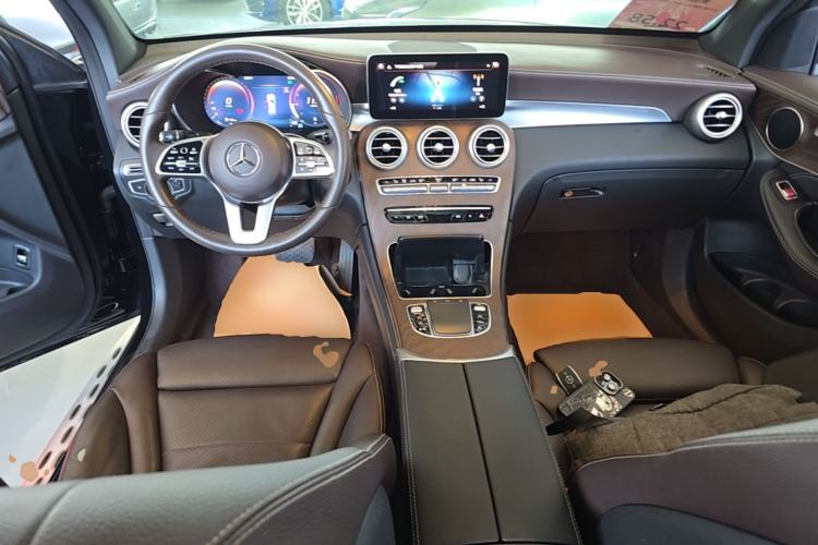 Used Mercedes-Benz GLC 2020 Facelift GLC 300 L 4MATIC Dynamic Edition Center Console