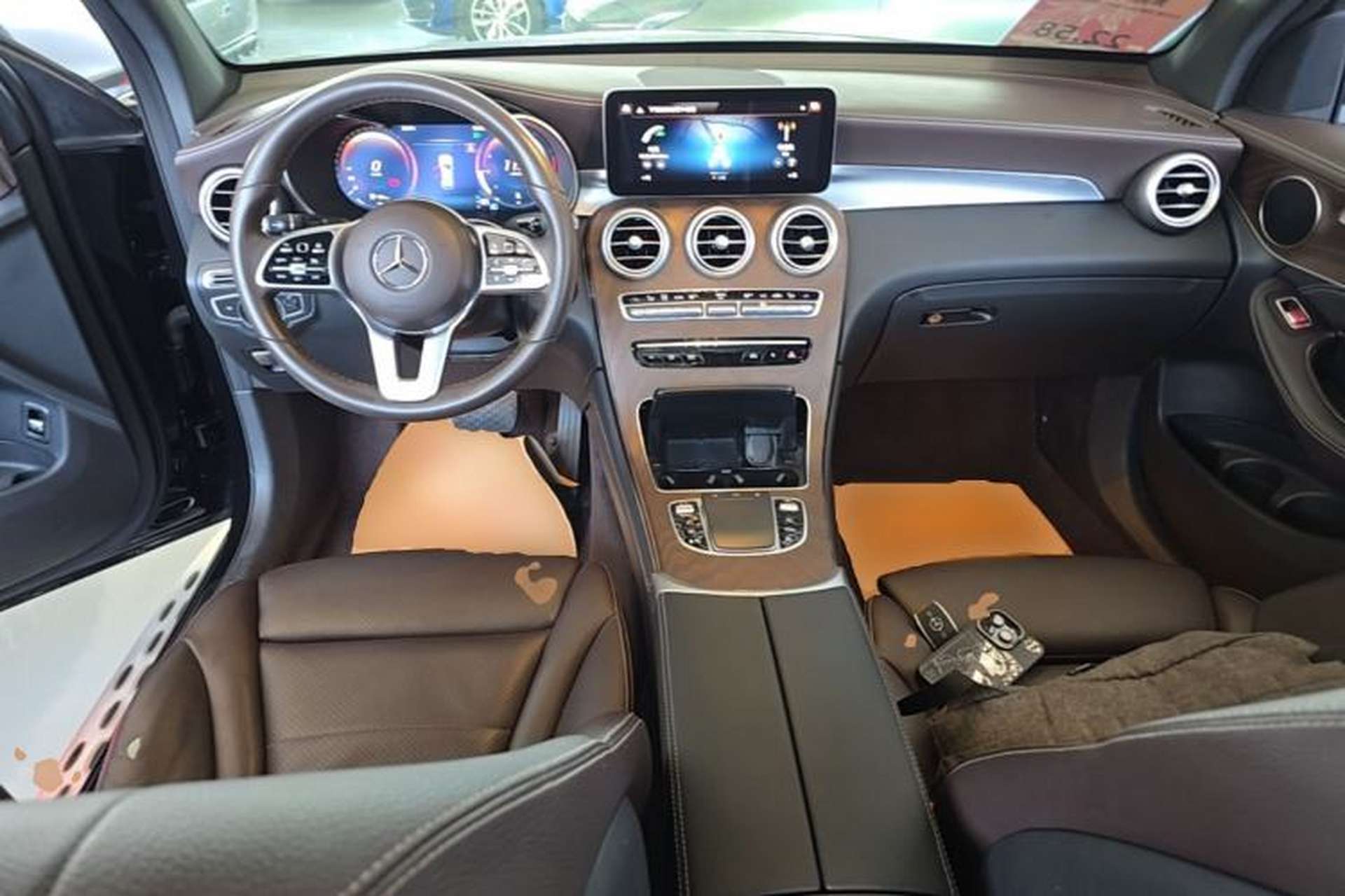 Used Mercedes-Benz GLC 2020 Facelift GLC 300 L 4MATIC Dynamic Edition Center Console
