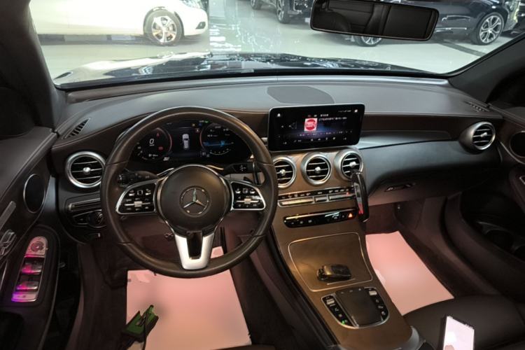 Used Mercedes-Benz GLC 2020 GLC 260 L 4MATIC Luxury Model Center Console