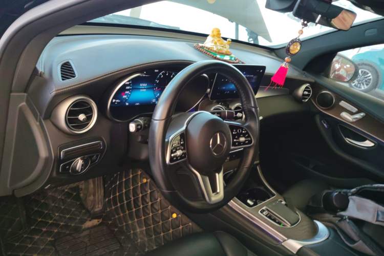 Used Mercedes-Benz GLC 2020 GLC 300 L 4MATIC Dynamic Edition Center Console