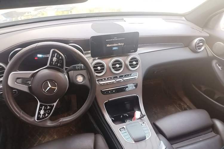 Used Mercedes-Benz GLC 2020 Facelifted GLC 260 L 4MATIC Dynamic Edition Center Console