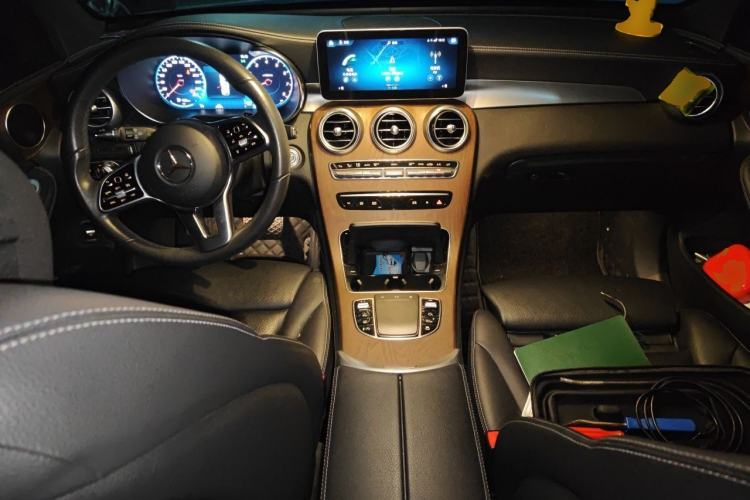 Used Mercedes-Benz GLC 2020 GLC 300 L 4MATIC Dynamic Edition Center Console