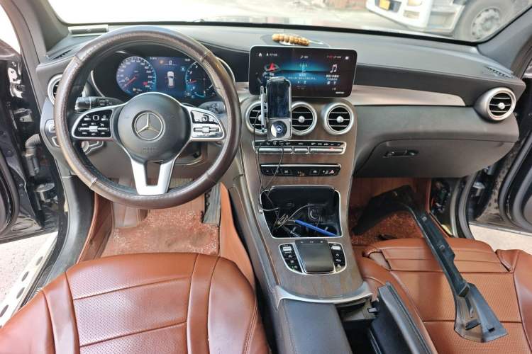 Used Mercedes-Benz GLC 2020 GLC 260 L 4MATIC Luxury Model Center Console