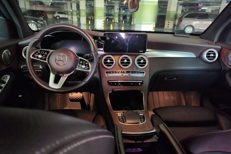 Used Mercedes-Benz GLC 2020 GLC 300 L 4MATIC Luxury Model Center Console