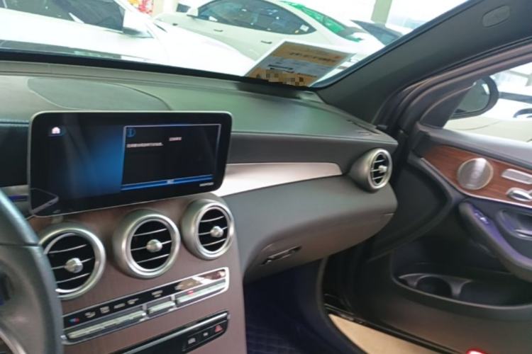 Used Mercedes-Benz GLC 2020 GLC 300 L 4MATIC Dynamic Edition Center Console