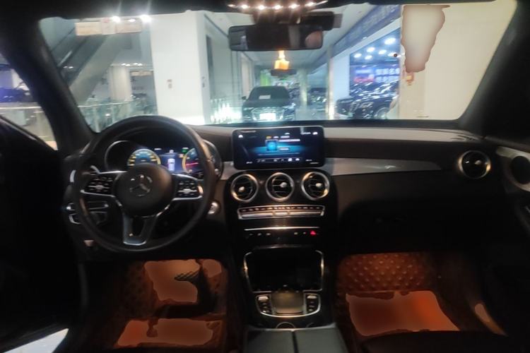 Used Mercedes-Benz GLC 2020 Facelifted GLC 260 L 4MATIC Dynamic Edition Center Console