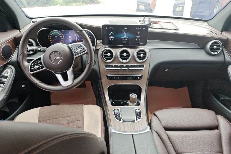 Used Mercedes-Benz GLC 2020 Facelift GLC 300 L 4MATIC Dynamic Edition Center Console