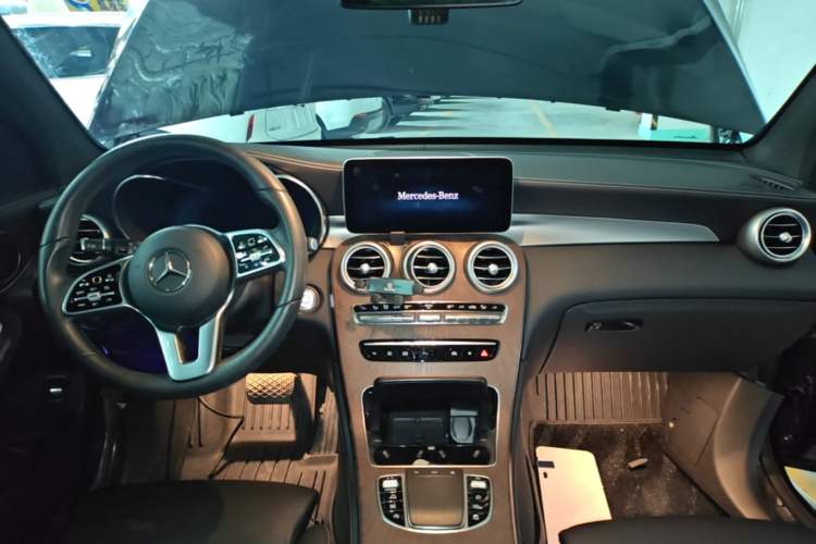 Used Mercedes-Benz GLC 2020 Facelift GLC 300 L 4MATIC Dynamic Edition Center Console
