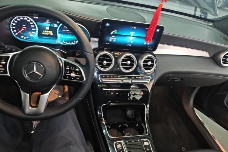Used Mercedes-Benz GLC 2020 Facelifted GLC 260 L 4MATIC Dynamic Edition Center Console