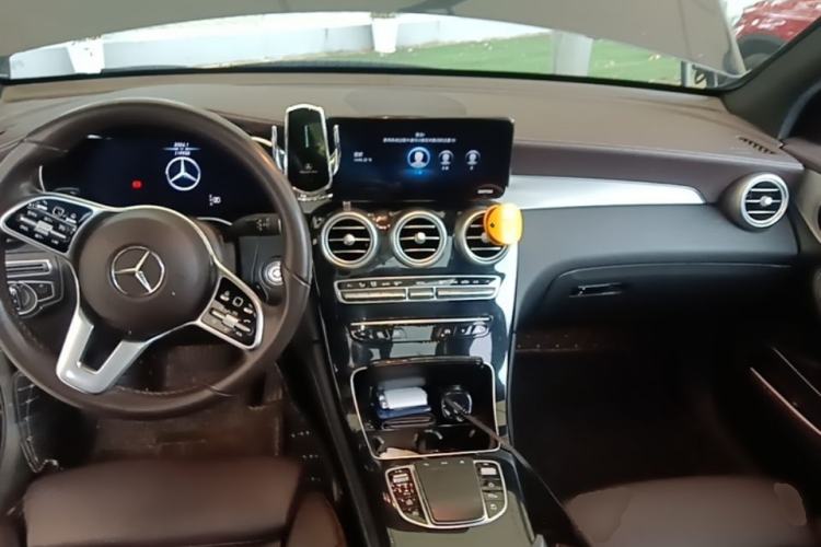 Used Mercedes-Benz GLC 2020 Facelifted GLC 260 L 4MATIC Dynamic Edition Center Console