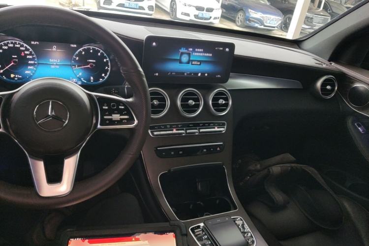 Used Mercedes-Benz GLC 2020 Facelift GLC 260 L 4MATIC Luxury Edition Center Console