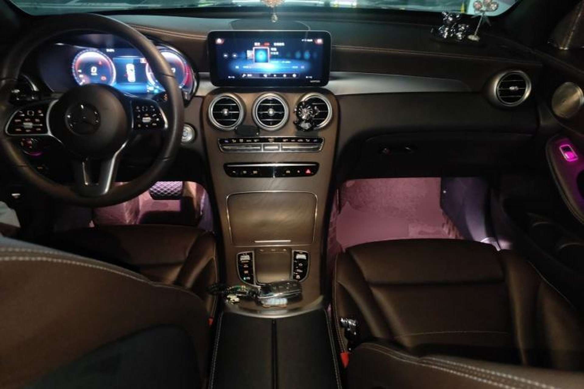 Used Mercedes-Benz GLC 2020 Facelift GLC 260 L 4MATIC Luxury Edition Center Console