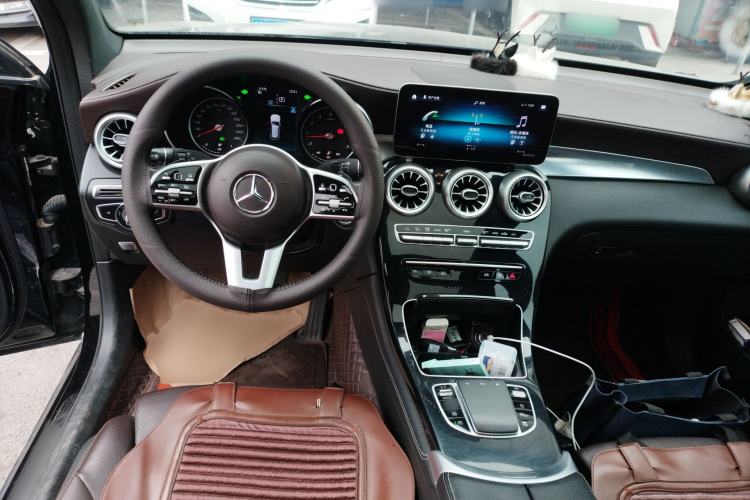 Used Mercedes-Benz GLC 2020 GLC 260 L 4MATIC Dynamic Model Center Console