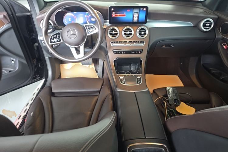 Used Mercedes-Benz GLC 2020 Facelift GLC 300 L 4MATIC Dynamic Edition Center Console