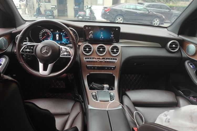 Used Mercedes-Benz GLC 2020 GLC 300 L 4MATIC Luxury Model Center Console