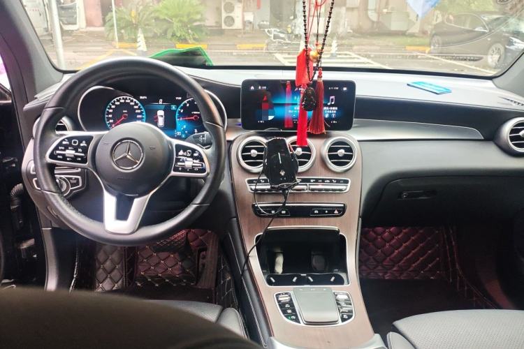 Used Mercedes-Benz GLC 2020 GLC 300 L 4MATIC Luxury Model Center Console