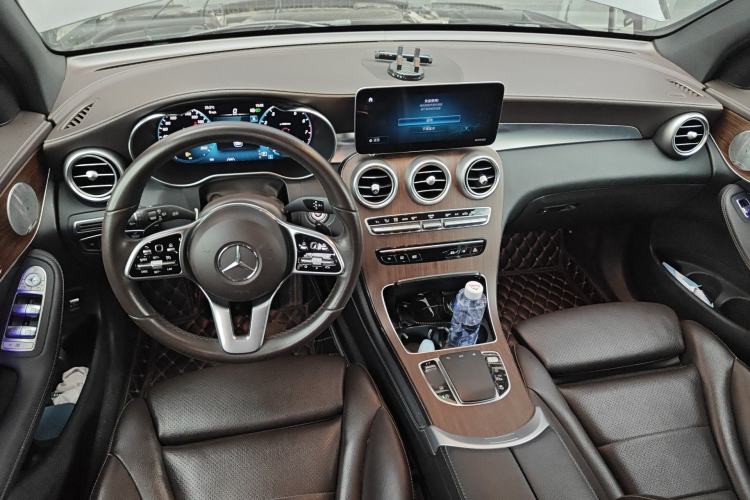 Used Mercedes-Benz GLC 2020 GLC 300 L 4MATIC Luxury Model Center Console