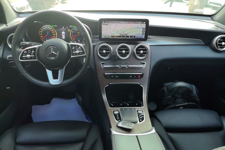 Used Mercedes-Benz GLC 2020 Facelift GLC 300 L 4MATIC Dynamic Edition Center Console