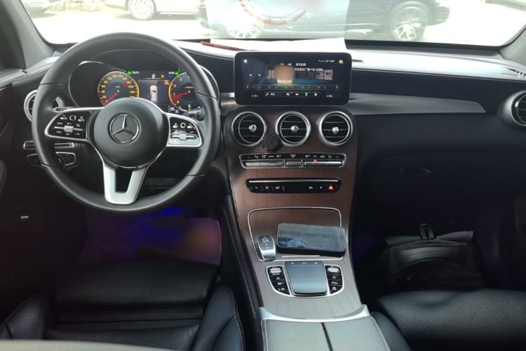 Used Mercedes-Benz GLC 2020 Facelift GLC 300 L 4MATIC Dynamic Edition Center Console