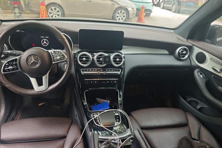 Used Mercedes-Benz GLC 2020 Facelifted GLC 260 L 4MATIC Dynamic Edition Center Console