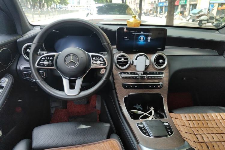 Used Mercedes-Benz GLC 2020 Facelift GLC 260 L 4MATIC Luxury Edition Center Console