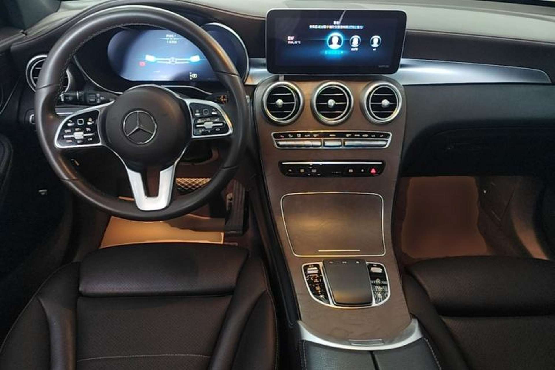Used Mercedes-Benz GLC 2020 GLC 260 L 4MATIC Luxury Model Center Console