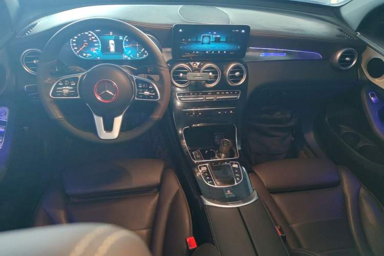 Used Mercedes-Benz GLC 2020 Facelifted GLC 260 L 4MATIC Dynamic Edition Center Console