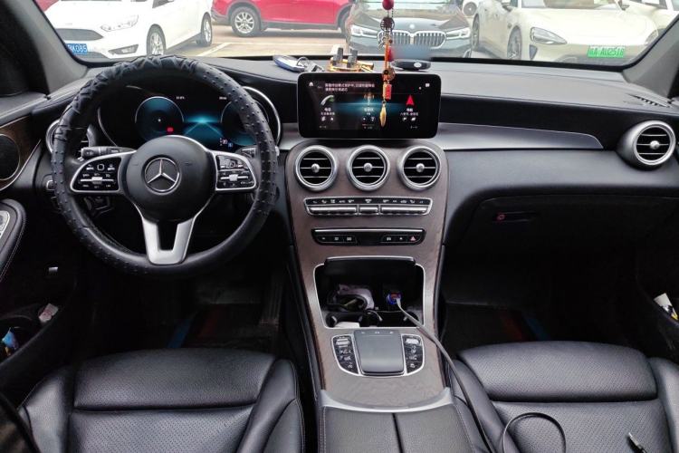 Used Mercedes-Benz GLC 2020 Facelift GLC 260 L 4MATIC Luxury Edition Center Console