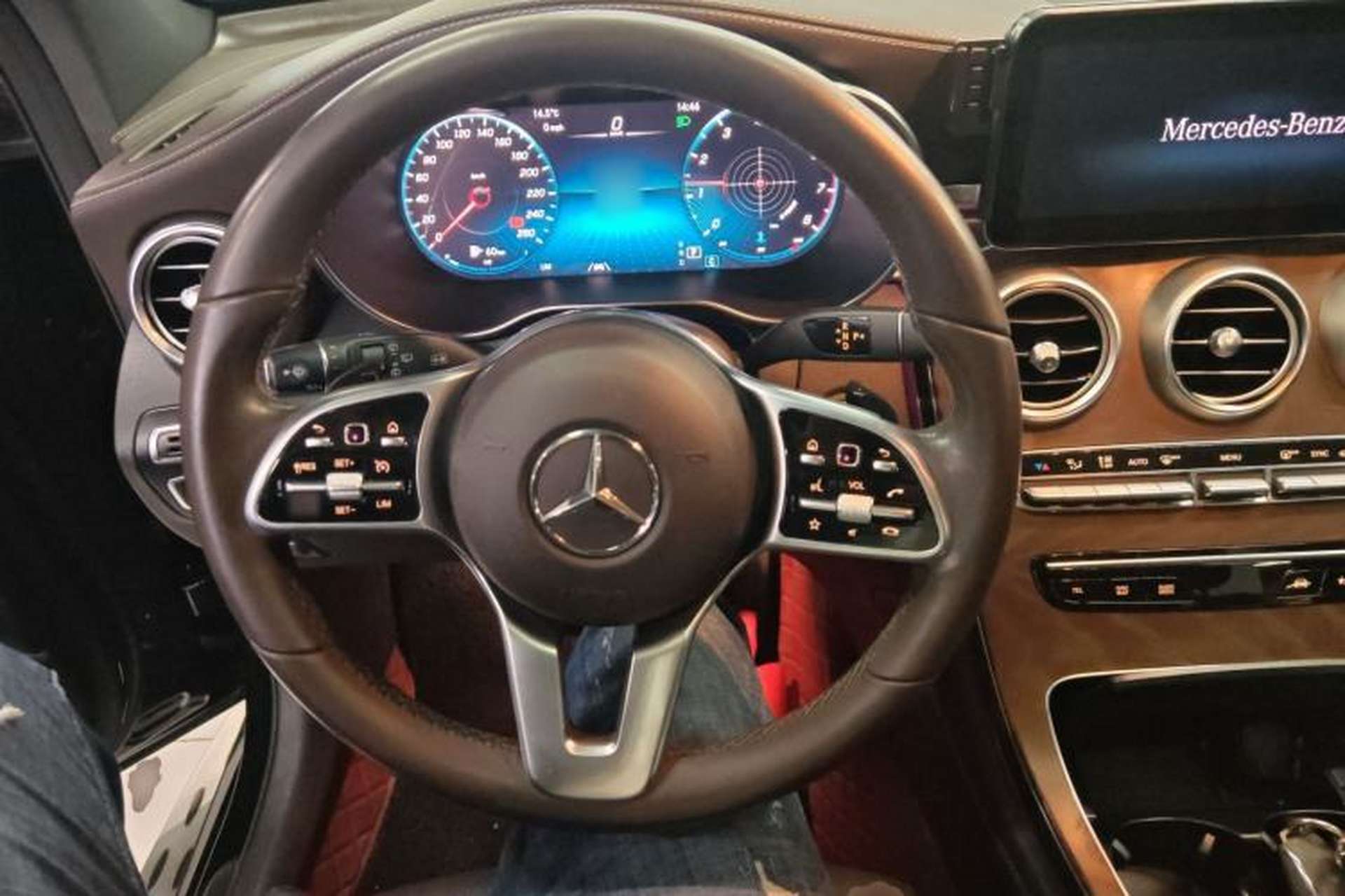 Used Mercedes-Benz GLC 2020 GLC 300 L 4MATIC Dynamic Edition Center Console