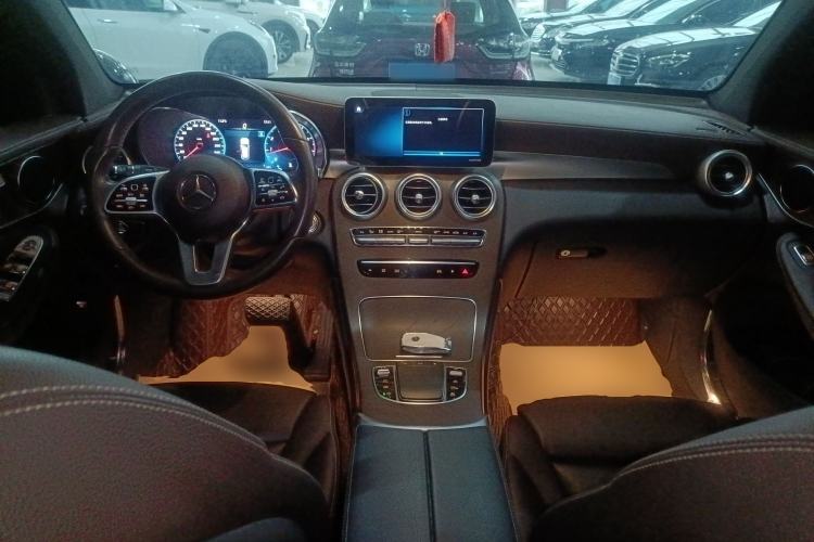 Used Mercedes-Benz GLC 2020 GLC 300 L 4MATIC Dynamic Edition Center Console