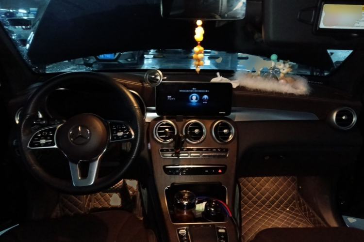 Used Mercedes-Benz GLC 2020 Facelift GLC 300 L 4MATIC Dynamic Edition Center Console