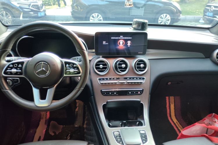 Used Mercedes-Benz GLC 2020 Facelift GLC 300 L 4MATIC Dynamic Edition Center Console