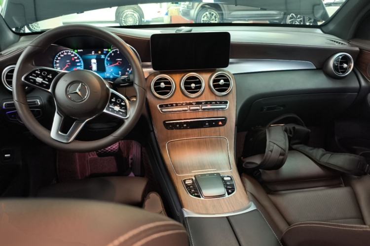 Used Mercedes-Benz GLC 2020 GLC 300 L 4MATIC Luxury Model Center Console