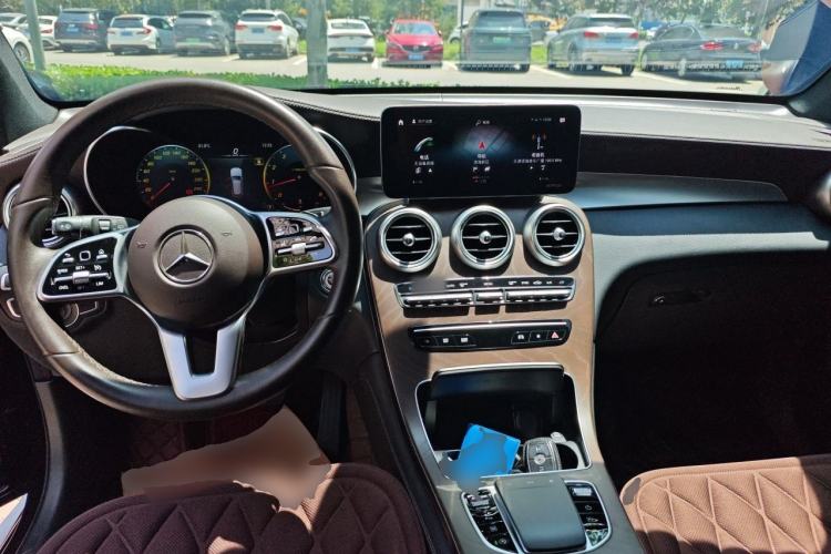 Used Mercedes-Benz GLC 2020 GLC 260 L 4MATIC Luxury Model Center Console