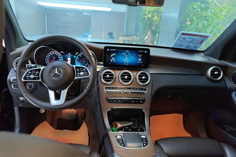 Used Mercedes-Benz GLC 2020 GLC 260 L 4MATIC Luxury Model Center Console