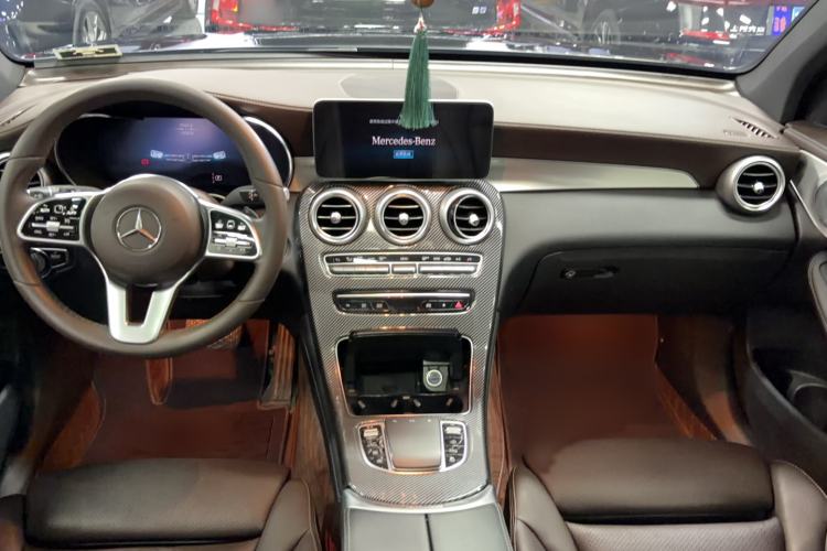 Used Mercedes-Benz GLC 2020 Facelifted GLC 260 L 4MATIC Dynamic Edition Center Console