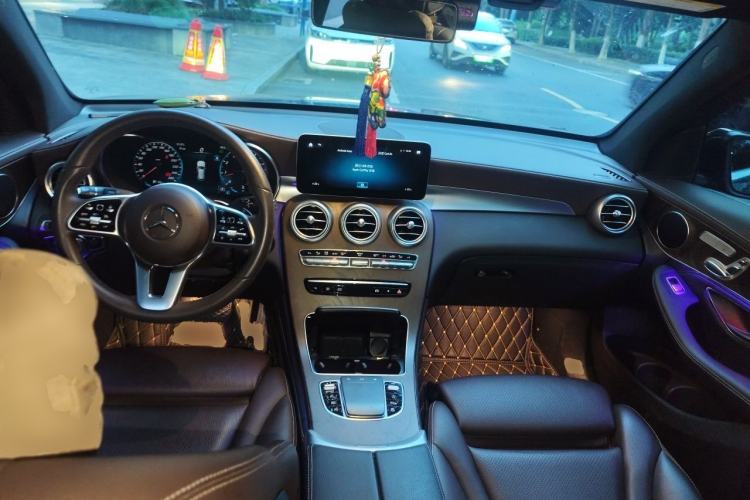 Used Mercedes-Benz GLC 2020 Facelift GLC 300 L 4MATIC Dynamic Edition Center Console