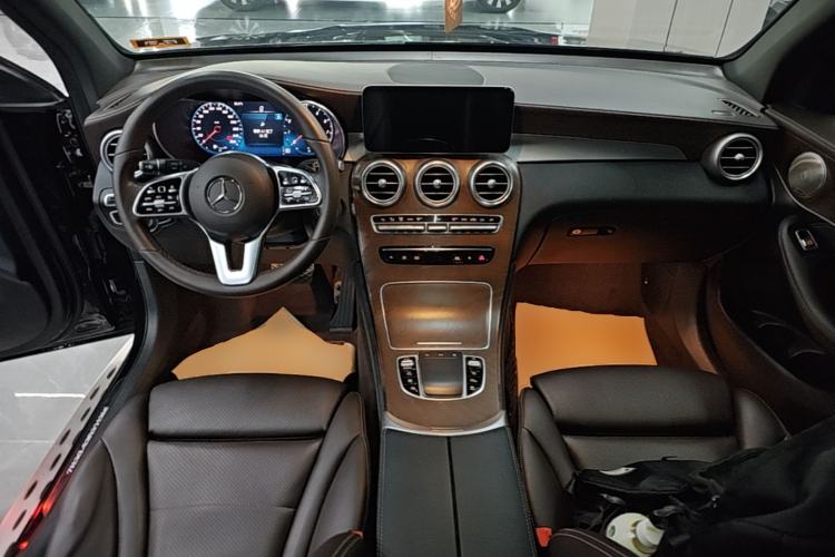 Used Mercedes-Benz GLC 2020 GLC 300 L 4MATIC Dynamic Edition Center Console