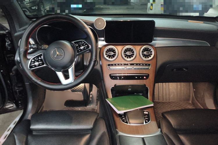 Used Mercedes-Benz GLC 2020 GLC 300 L 4MATIC Luxury Model Center Console