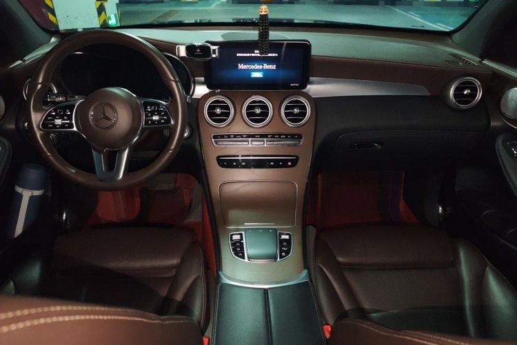 Used Mercedes-Benz GLC 2020 GLC 300 L 4MATIC Dynamic Edition Center Console