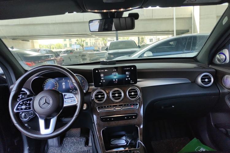 Used Mercedes-Benz GLC 2020 Facelift GLC 260 L 4MATIC Luxury Edition Center Console